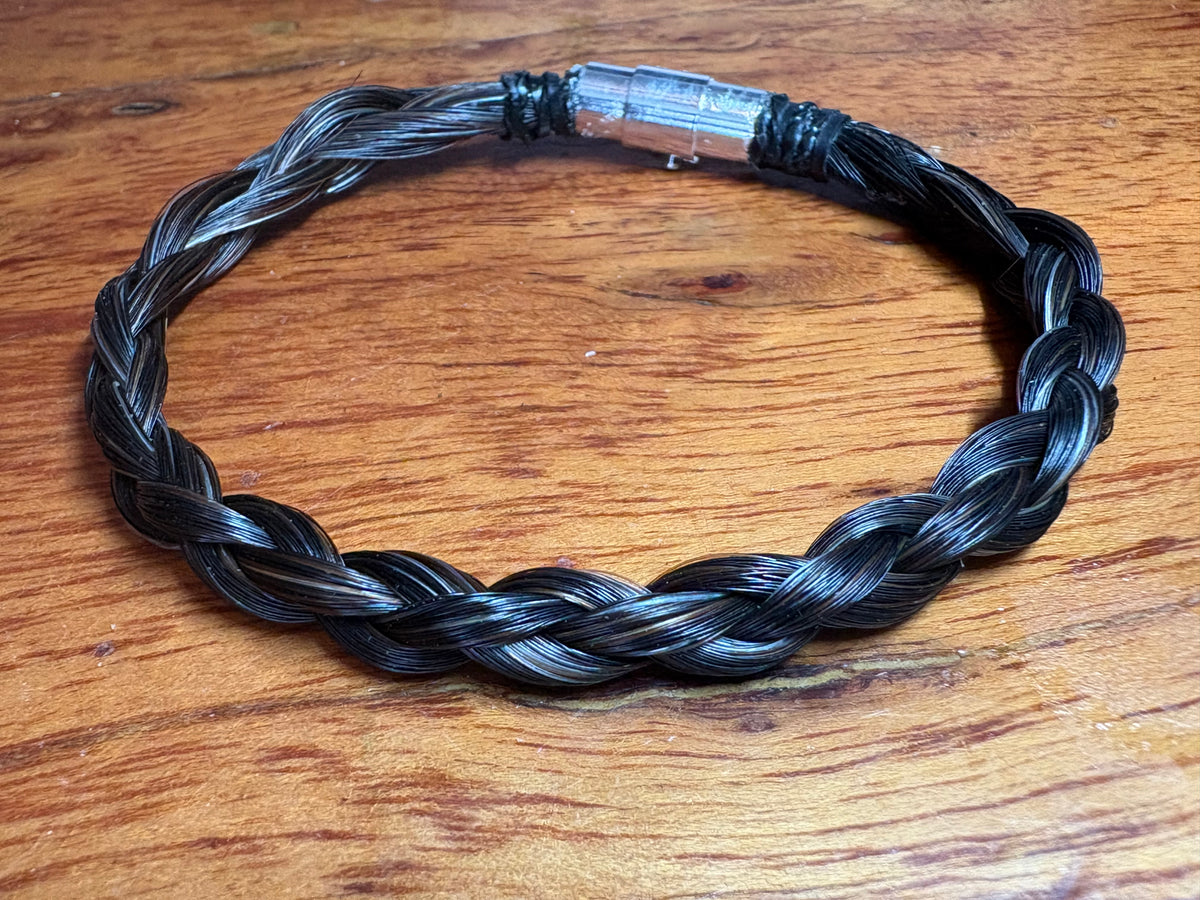Horse hair bracelet / Bracelet tressé avec crins de votre cheval